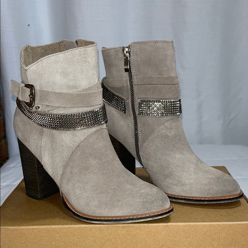 Nine West ZaZa Gray Suede Studded Strap Western Ankle Boots 8